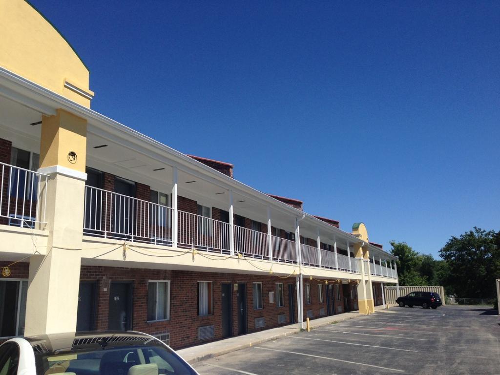 Days Inn By Wyndham Liberty/Ne Kansas City Exterior photo