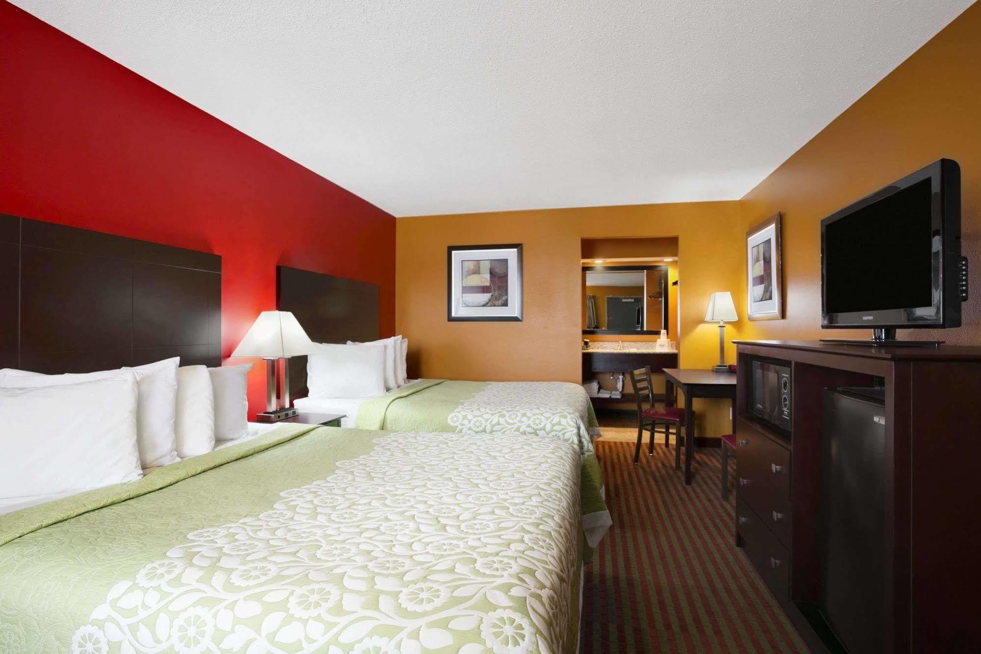 Days Inn By Wyndham Liberty/Ne Kansas City Exterior photo